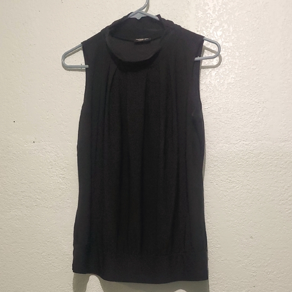 Chic Black Sleeveless Blouse - Picture 1 of 1